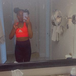 Meet your Posher, Lauren